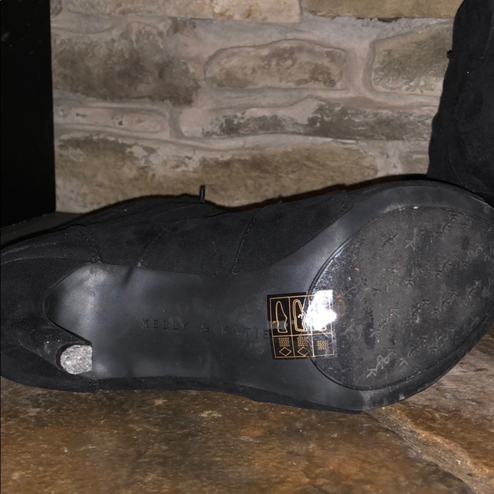 Heels - Picture 4 of 4